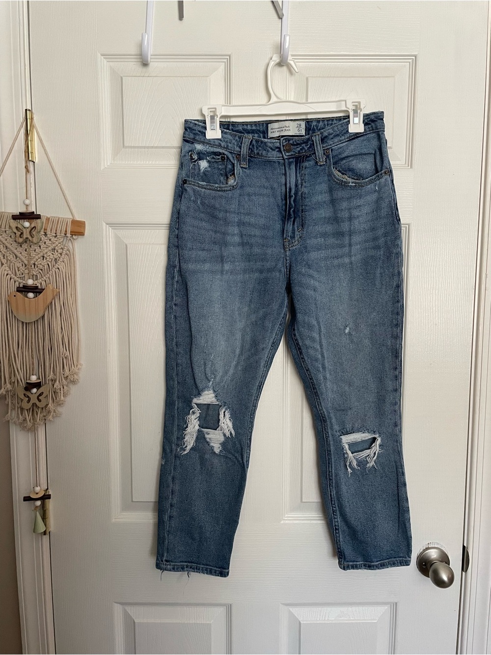 Abercrombie & Fitch Mom Jean Womens 28 / 6 Short EUC